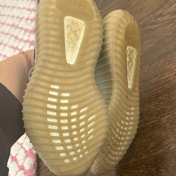 Yeezy Sneakers - Beige and Black - Picture 3 of 4